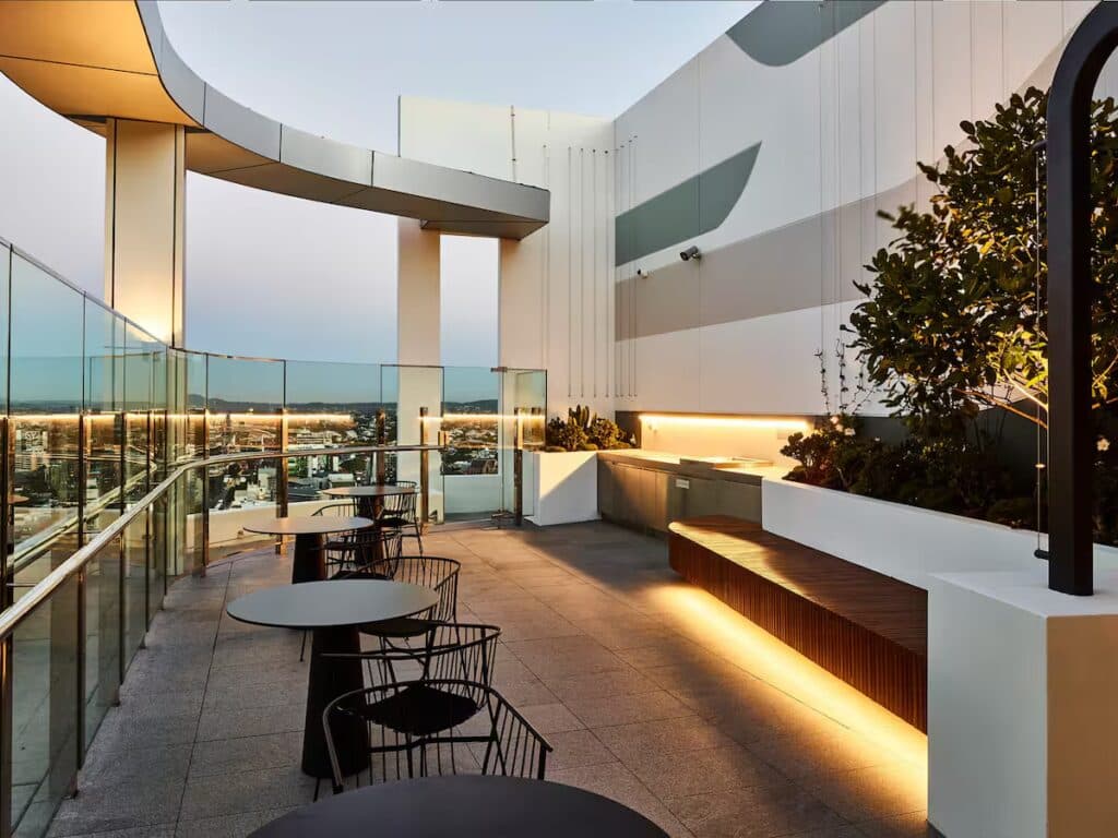 Dazzling City Views + Heart of City Excitement - Image 3