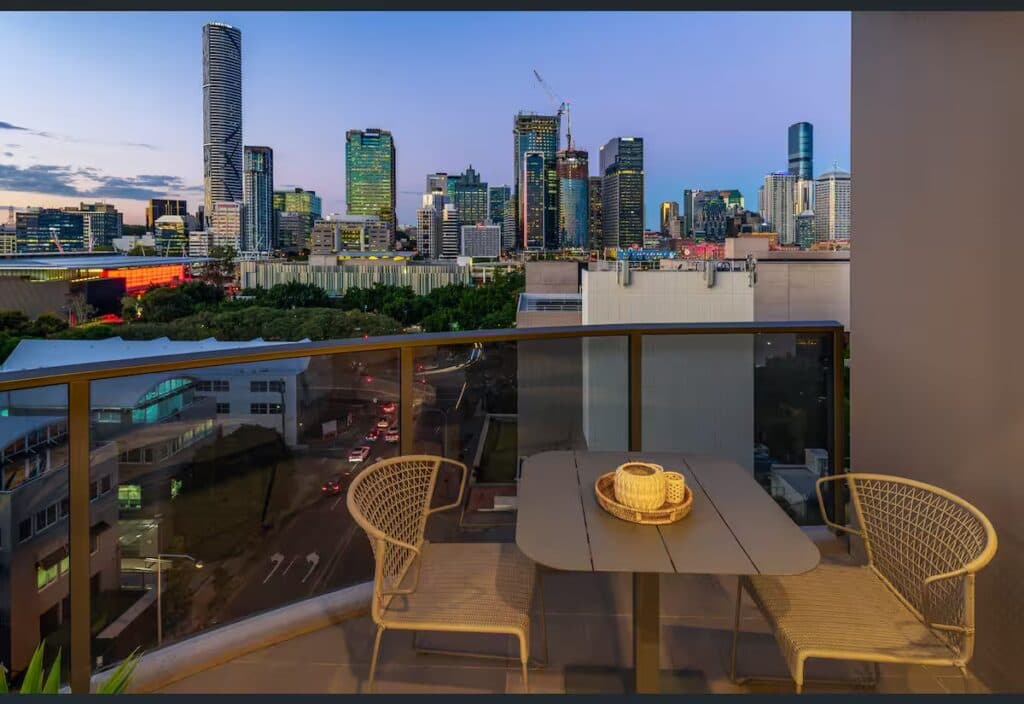 Dazzling City Views + Heart of City Excitement - Image 6