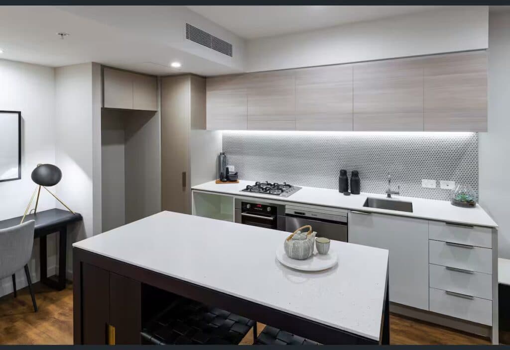 Dazzling City Views + Heart of City Excitement - Image 7