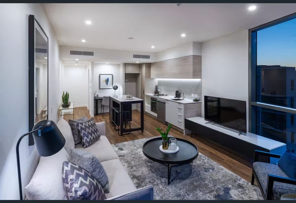 Dazzling City Views + Heart of City Excitement - Image 9