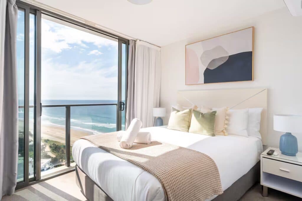 Beachfront 1BR Haven! Ocean Views, Iconic Location - Image 1