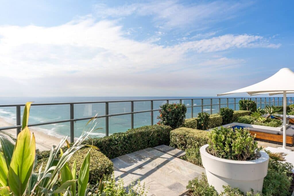 Beachfront 1BR Haven! Ocean Views, Iconic Location - Image 6