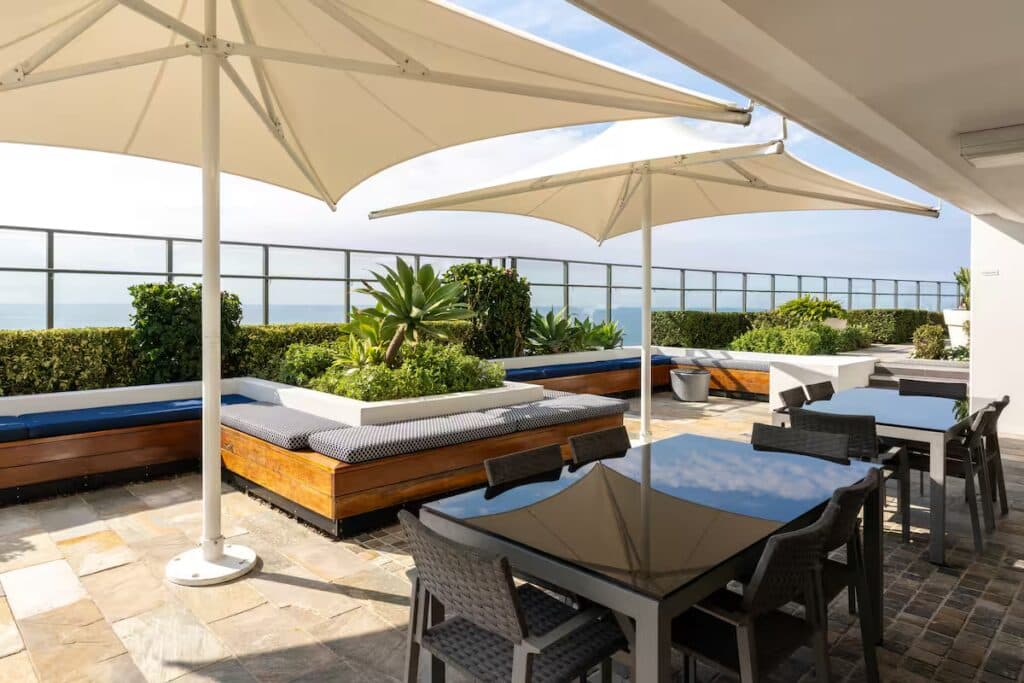 Beachfront 1BR Haven! Ocean Views, Iconic Location - Image 7