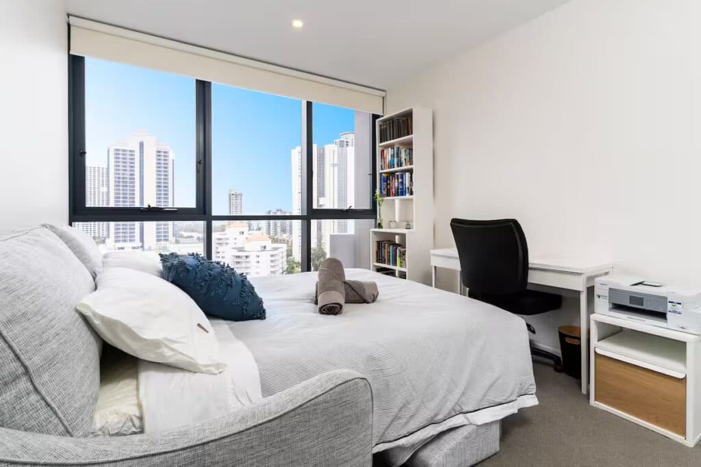 Fantastic Ocean & River Views! Pool, Gym & Sauna - Image 3