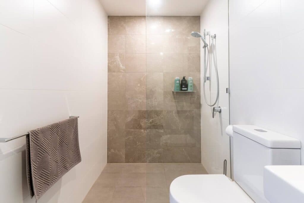 Fantastic Ocean & River Views! Pool, Gym & Sauna - Image 6