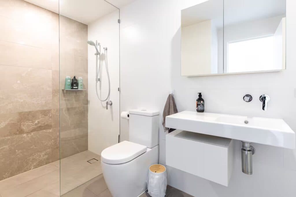 Fantastic Ocean & River Views! Pool, Gym & Sauna - Image 7