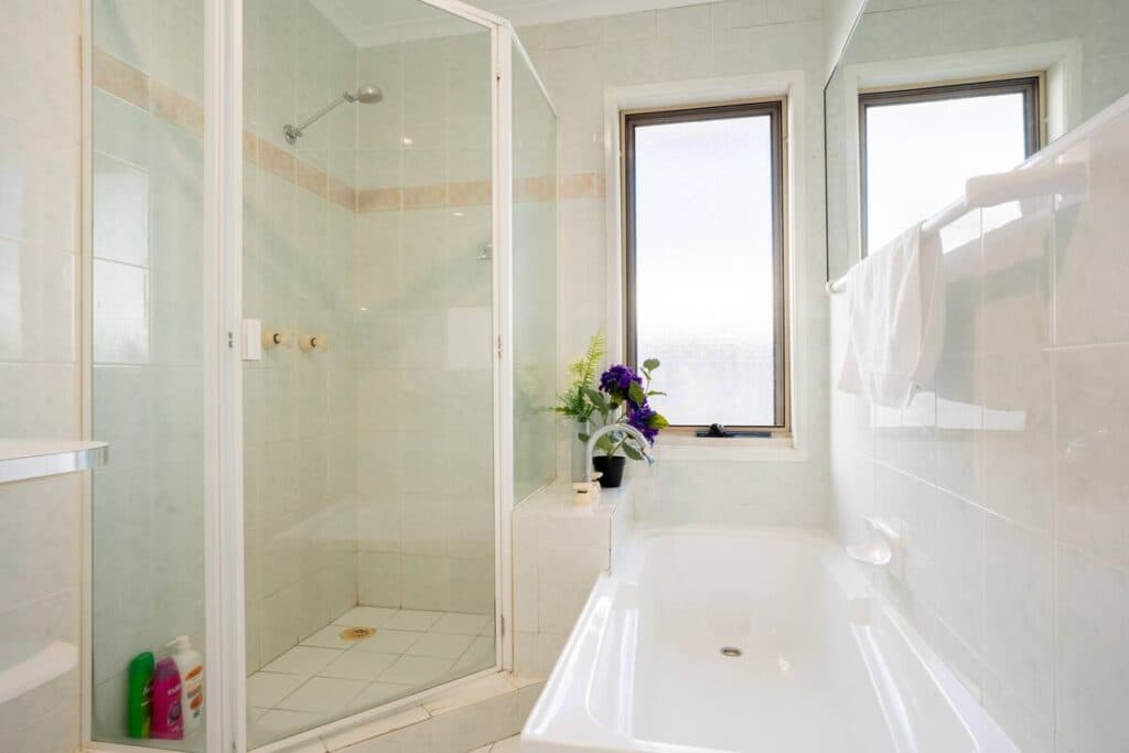 Lavish 4BD Waterfront Family Escape! - Image 10