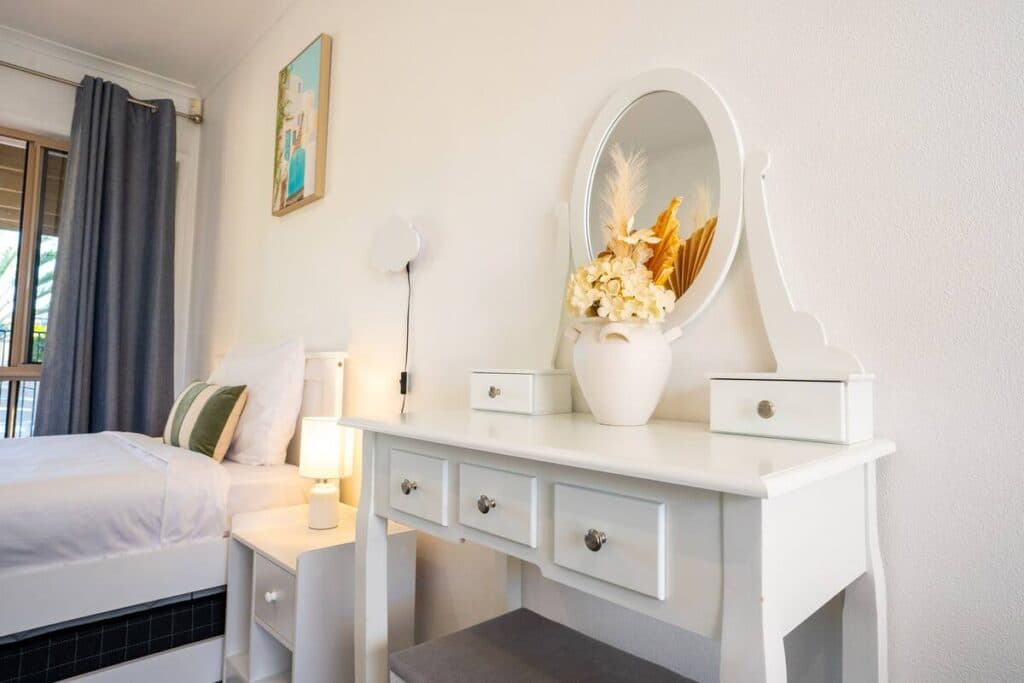 Lavish 4BD Waterfront Family Escape! - Image 2