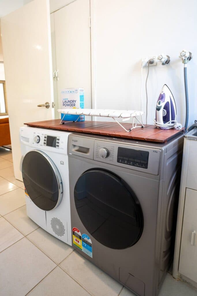 Lavish 4BD Waterfront Family Escape! - Image 4