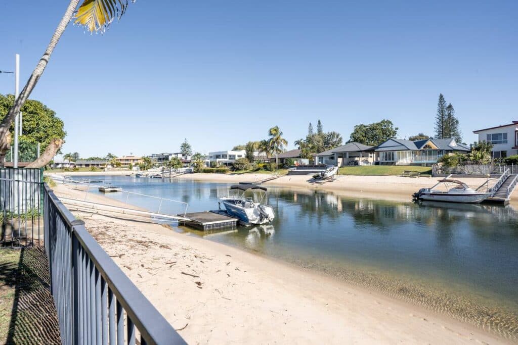 Lavish 4BD Waterfront Family Escape! - Image 6