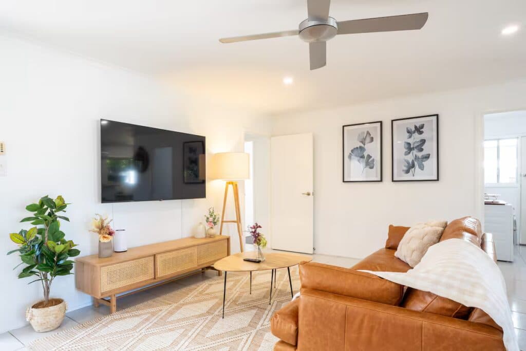 Lavish 4BD Waterfront Family Escape! - Image 8