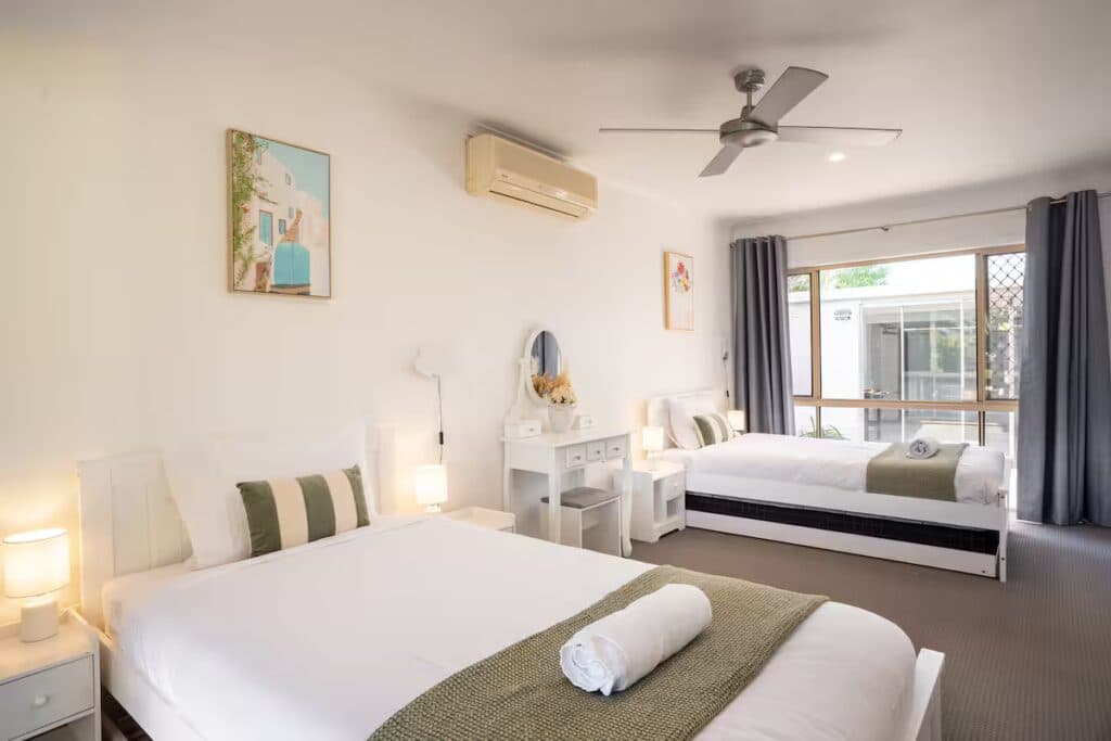 Lavish 4BD Waterfront Family Escape! - Image 9