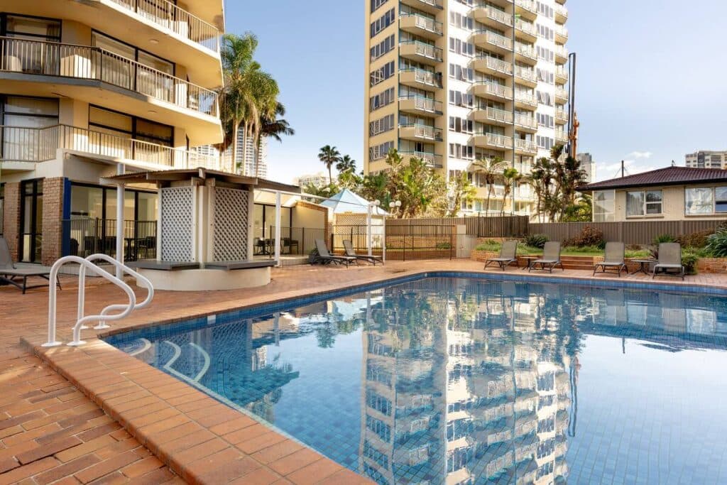 Opulent Beachfront Daydream! 2B Designer Apartment - Image 2