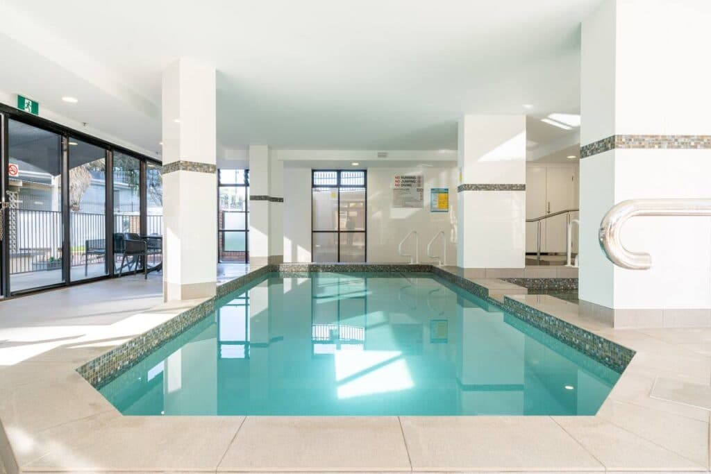 Opulent Beachfront Daydream! 2B Designer Apartment - Image 4