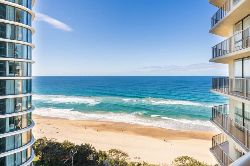 Opulent Beachfront Daydream! 2B Designer Apartment - Image 5
