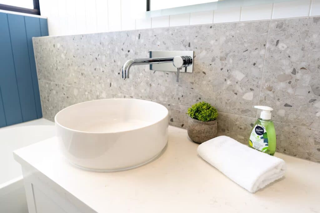 Opulent Beachfront Daydream! 2B Designer Apartment - Image 6