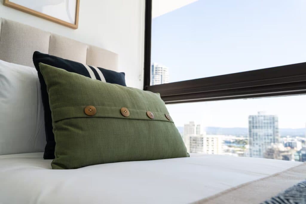 Opulent Beachfront Daydream! 2B Designer Apartment - Image 7