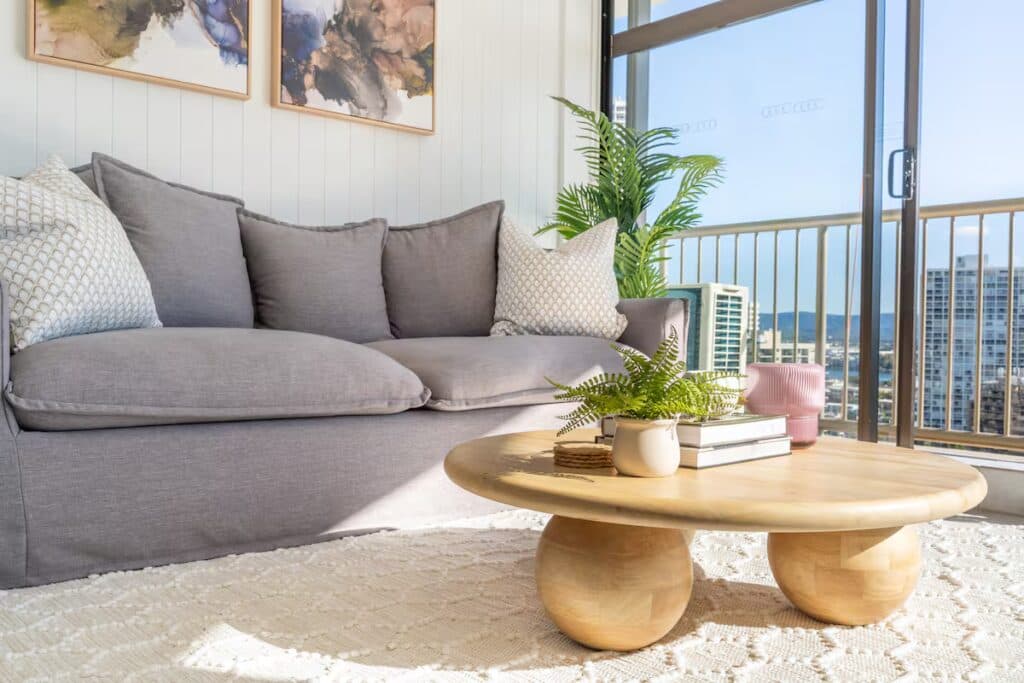 Opulent Beachfront Daydream! 2B Designer Apartment - Image 8