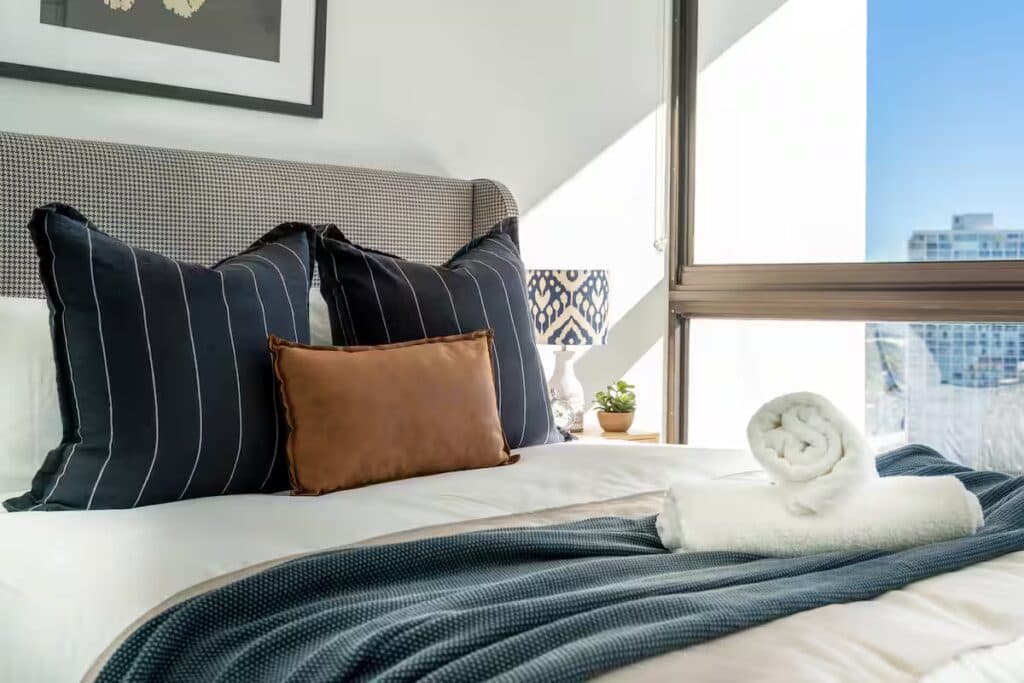 Opulent Beachfront Daydream! 2B Designer Apartment - Image 9