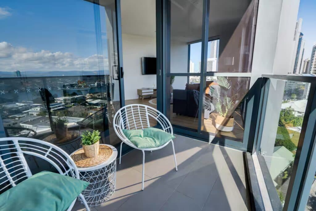 Stunning Sunsets, River Views & Central Location! - Image 10