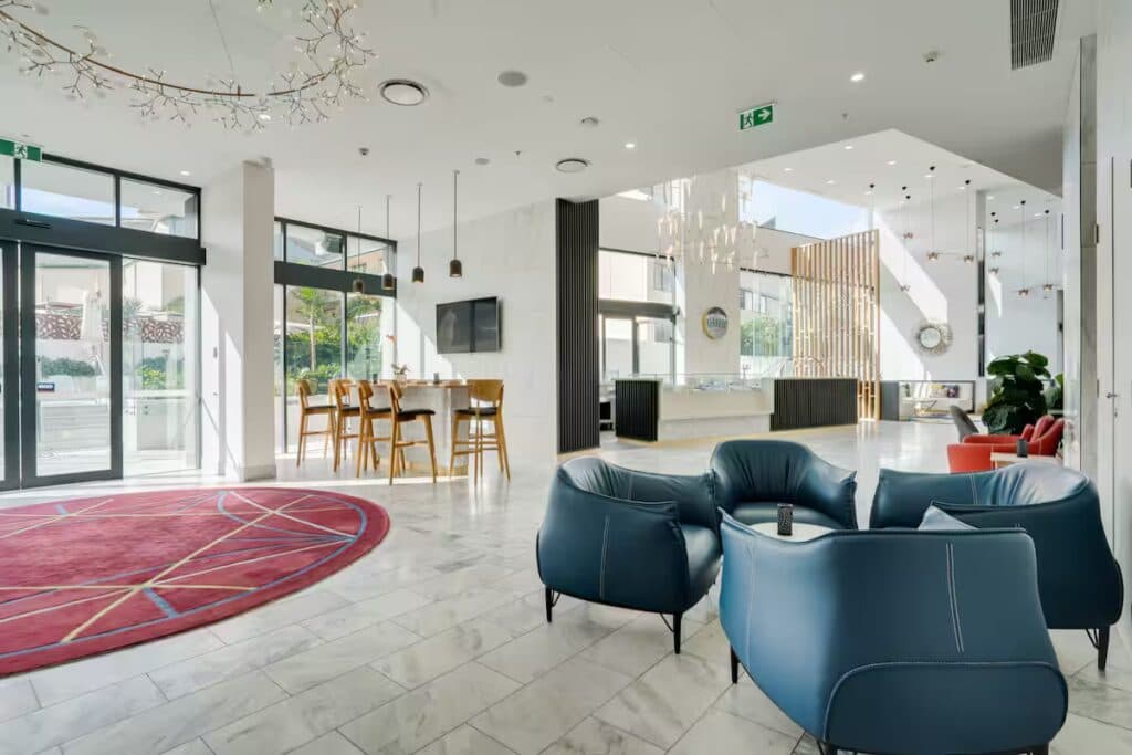 Stunning Sunsets, River Views & Central Location! - Image 5