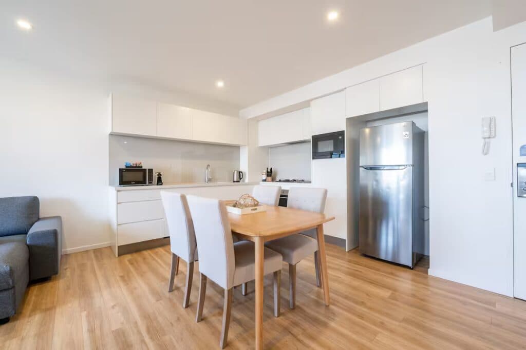 Stylish Apt with City Views+Gym, Pool, Sauna! - Image 10