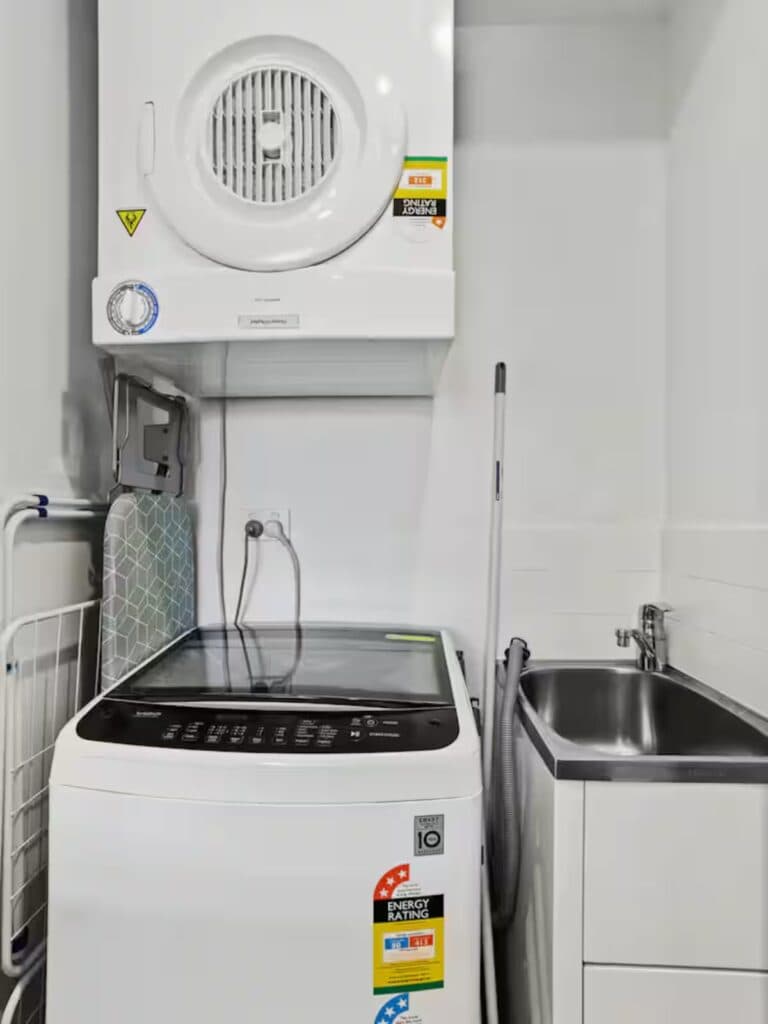 Vibrant 2BD Escape + Exhilarating Location! - Image 4