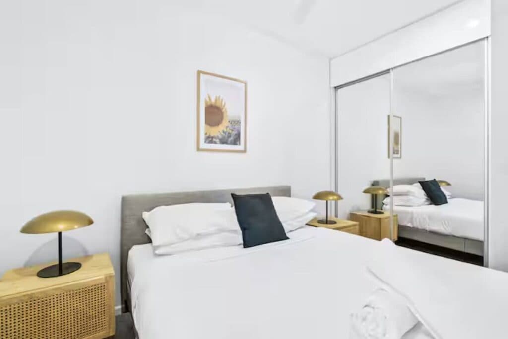 Vibrant 2BD Escape + Exhilarating Location! - Image 6