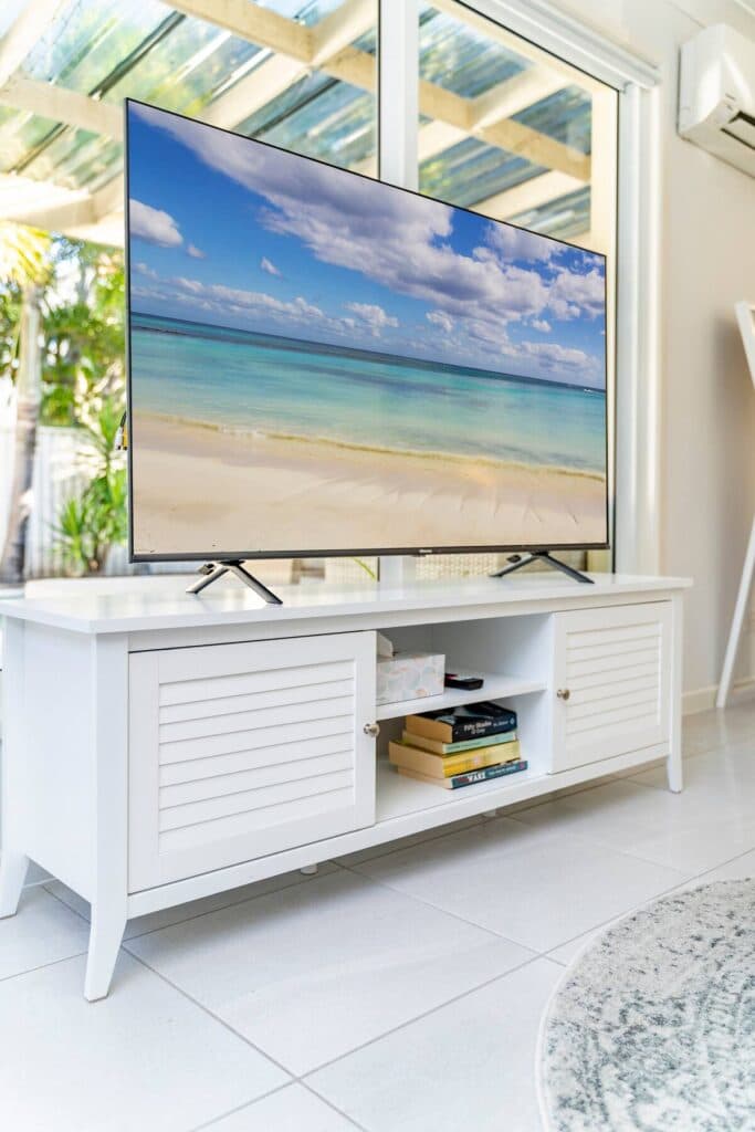 Your Perfect Getaway! Chic House with Private Pool - Image 3